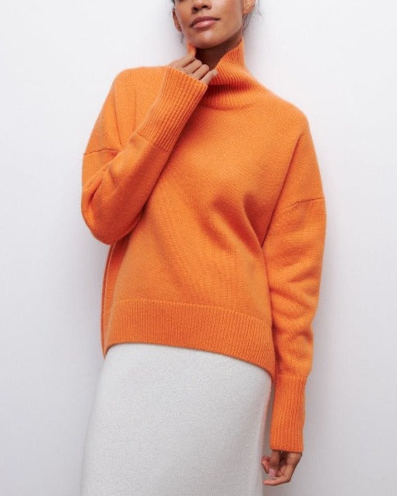 Blusa Feminina Oversized com Gola Alta Sabrina