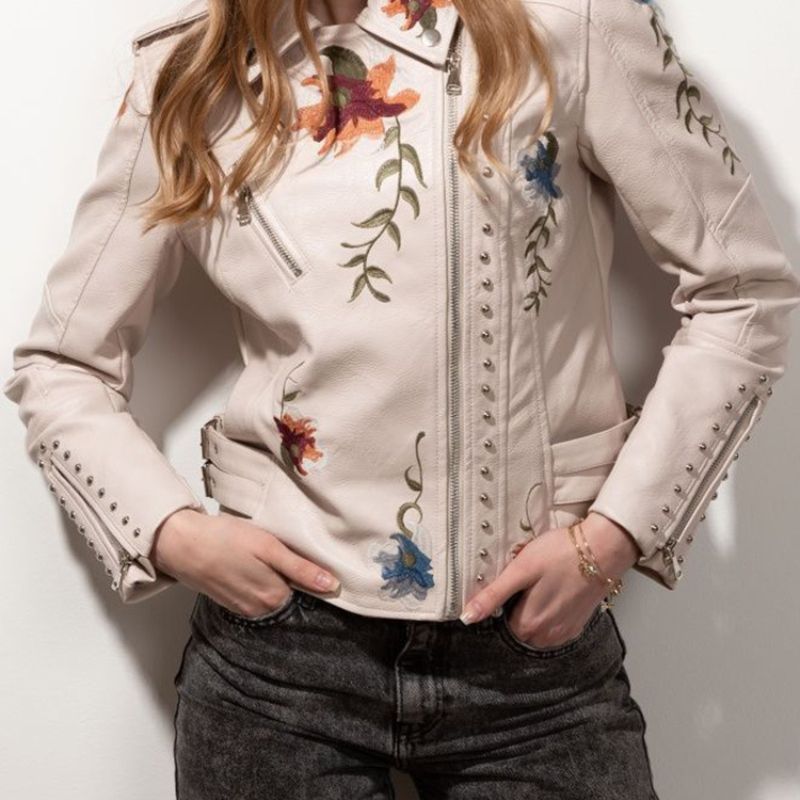 Jaqueta-Retro-Couro-Sintetico-Bordada-Floral-ChicSoul