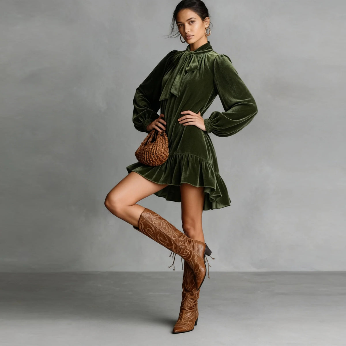 Vestido Curto Feminino Elegante com Babado – Manga Longa e Estilo Moderno