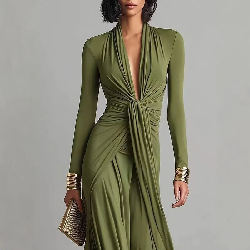 Vestido Longo Elegante com Decote Profundo e Amarração