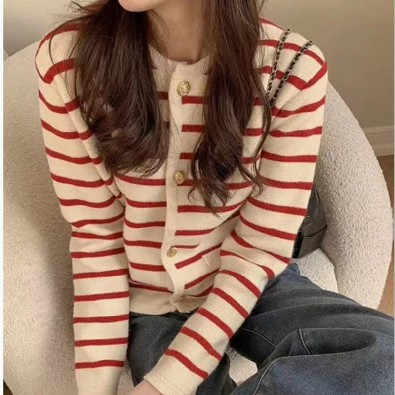 Cardigan Feminino Listrado com Botões