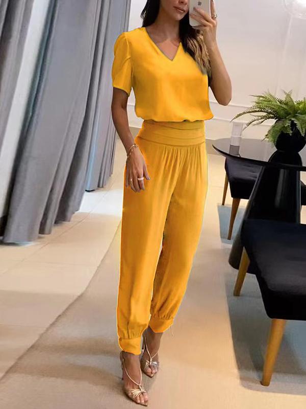 Conjunto Casual de Duas Peças com Calças e Camisa de Manga Curta e Decote em V