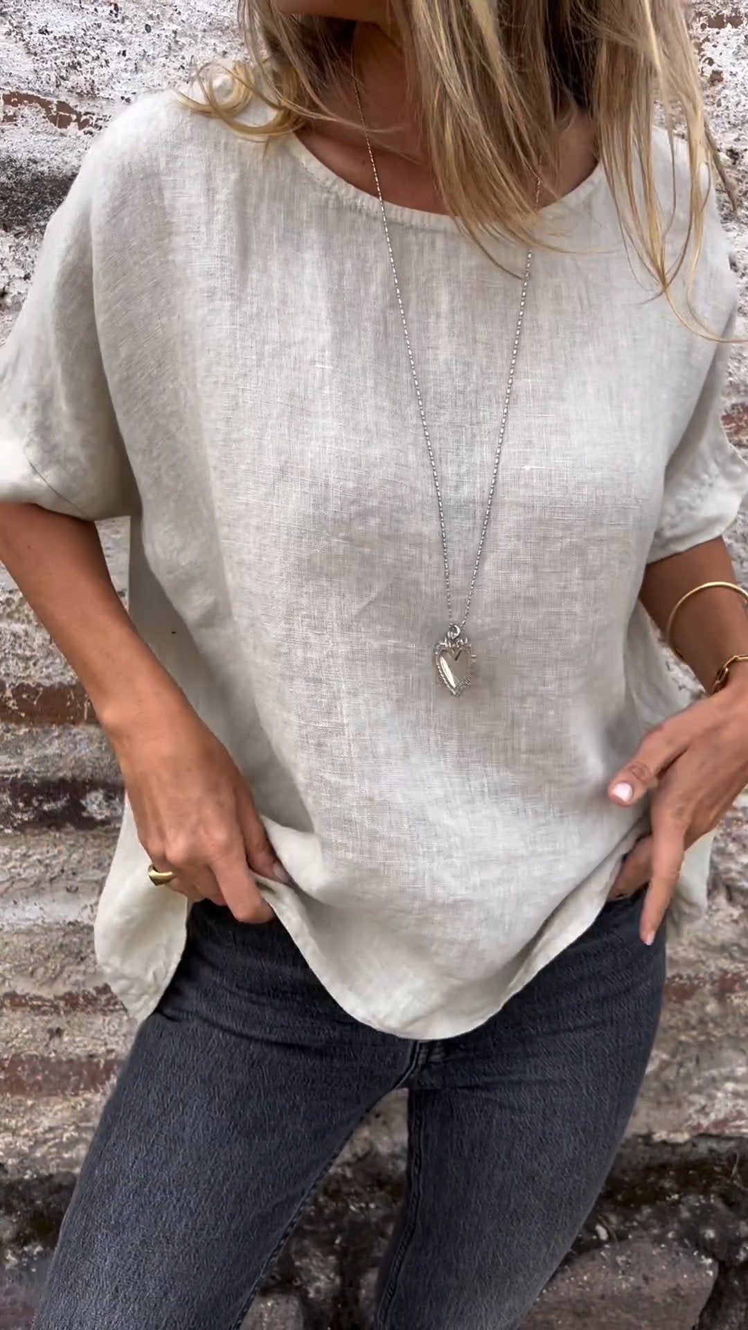 Blusa de Algodão e Linho com Gola Redonda e Mangas Curtas