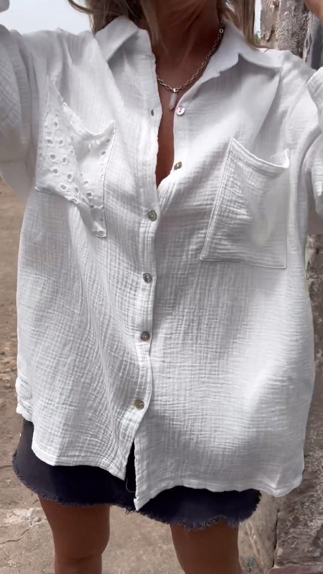 Camisa de Algodão com Lapela e Dois Bolsos