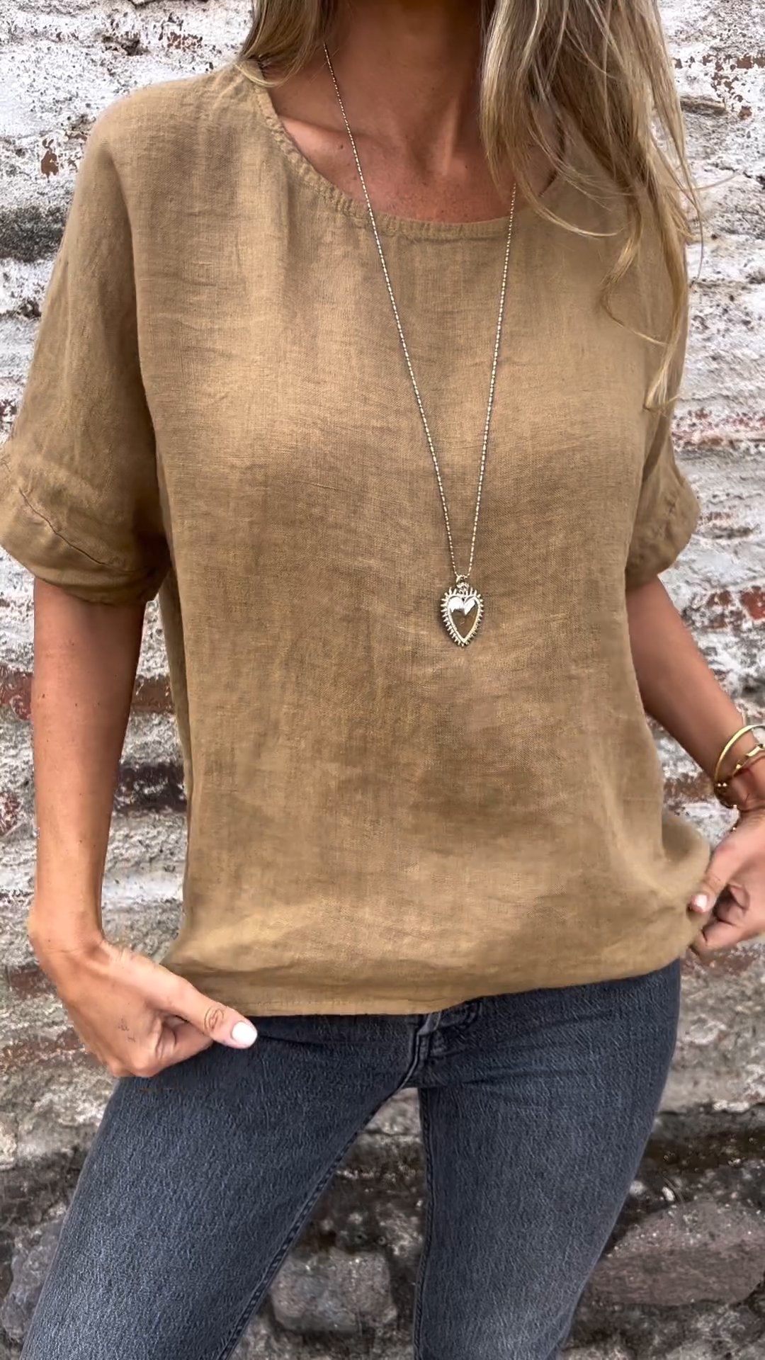 Blusa de Algodão e Linho com Gola Redonda e Mangas Curtas