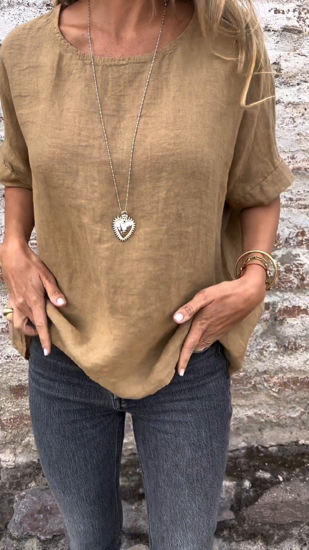Blusa de Algodão e Linho com Gola Redonda e Mangas Curtas