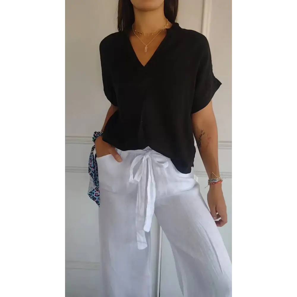 Blusa de algodão e linho com decote em V e mangas curtas