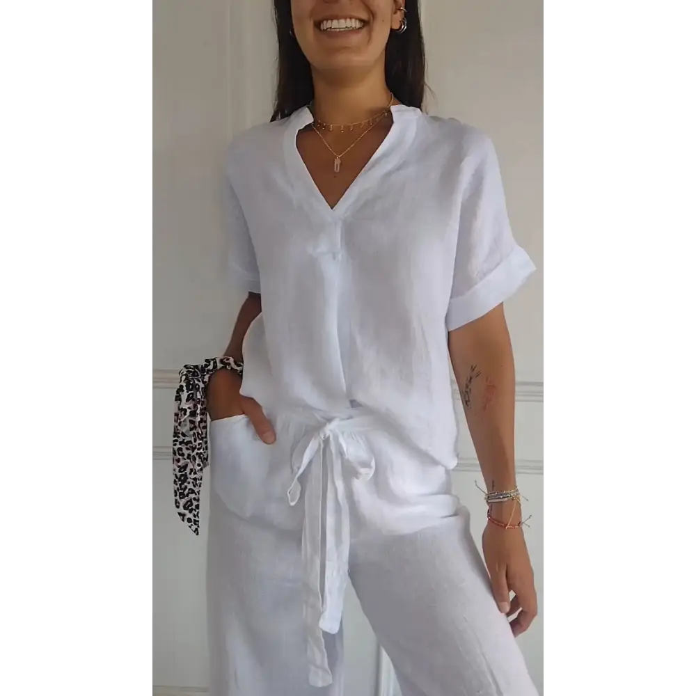 Blusa de algodão e linho com decote em V e mangas curtas