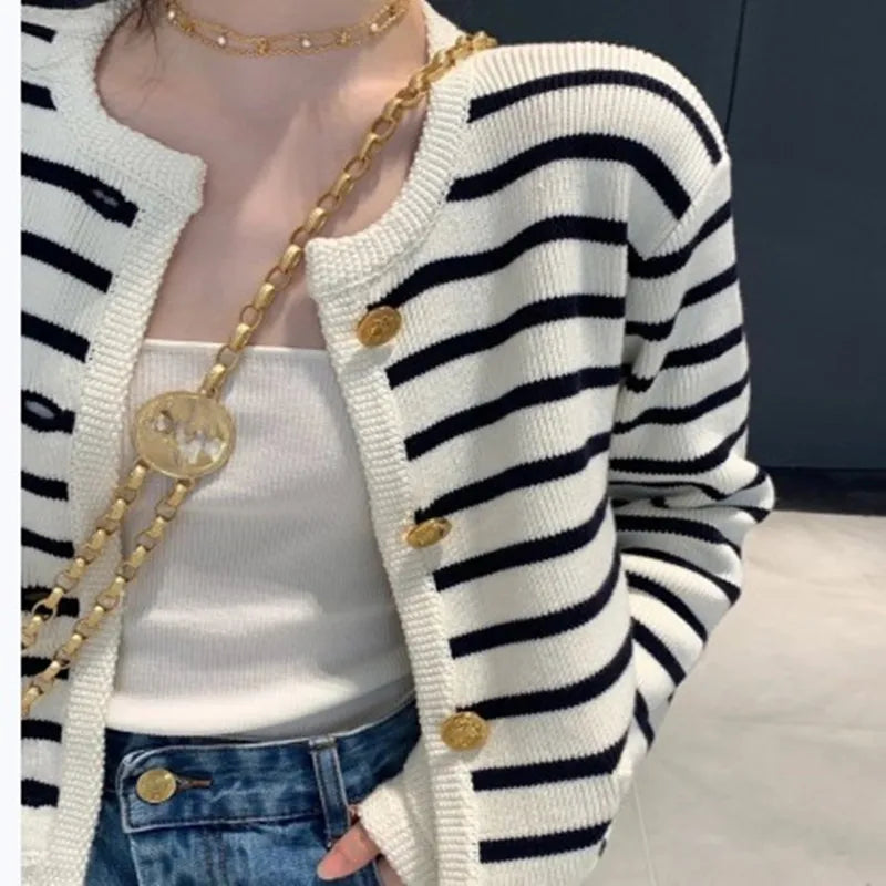 Cardigan Feminino Listrado com Botões