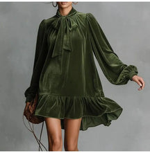 Vestido Curto Feminino Elegante com Babado – Manga Longa e Estilo Moderno