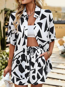 Conjunto de Duas Peças com Camisa Solta Estampada e Shorts - ChicSoul