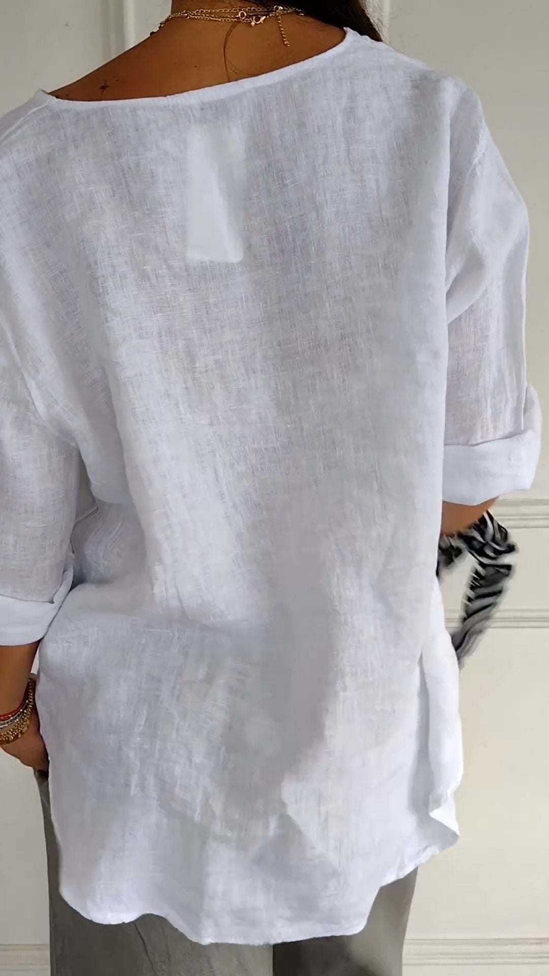 Blusa confortável de algodão e linho com decote em V