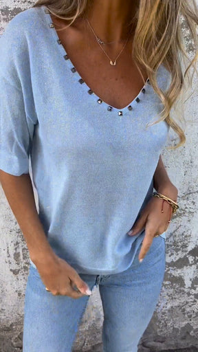 Blusa com decote em V detalhes com chapinhas