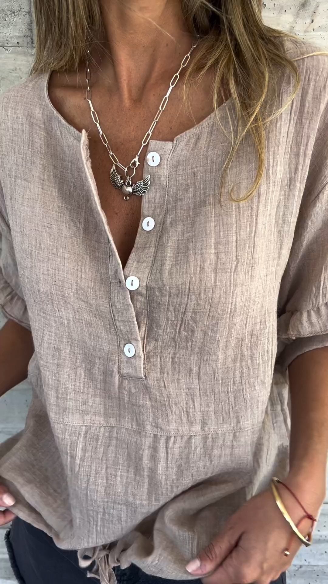 Blusa com Gola Redonda e Barra de Amarrar