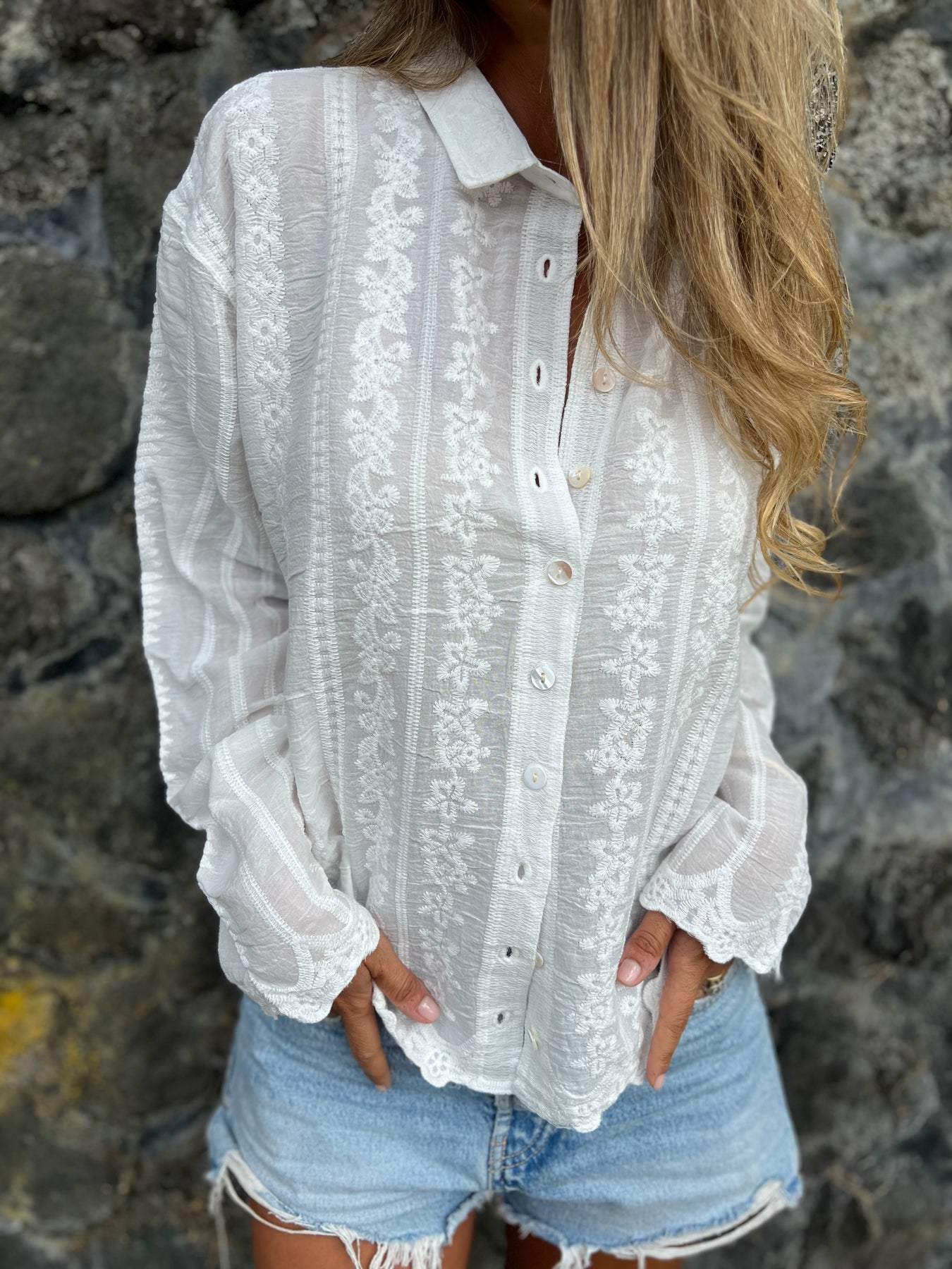 Camisa com Lapela Bordada