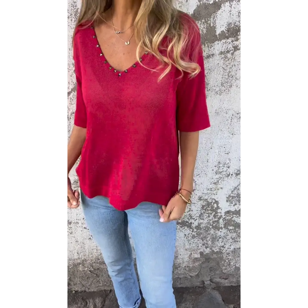 Blusa com decote em V detalhes com chapinhas