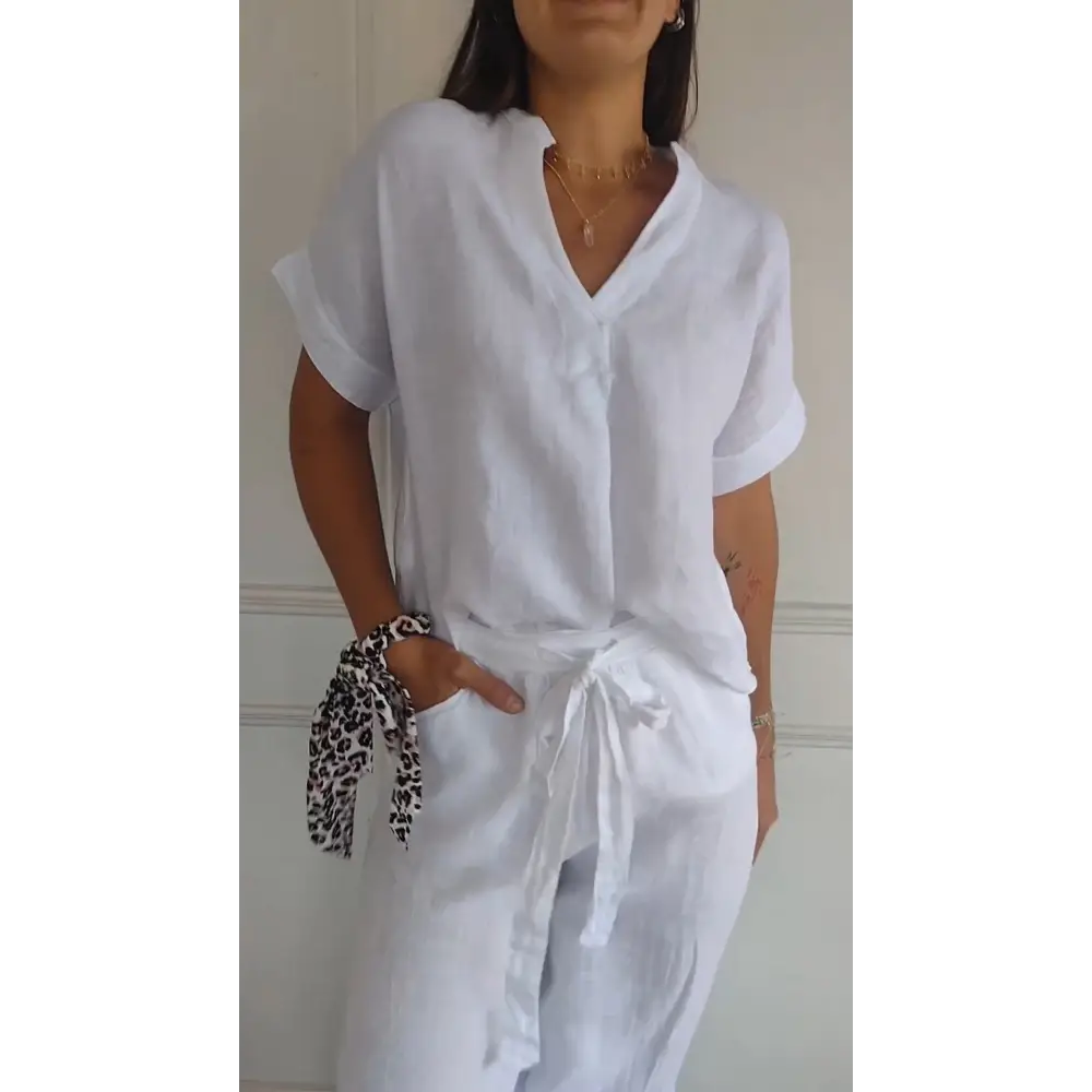 Blusa de algodão e linho com decote em V e mangas curtas